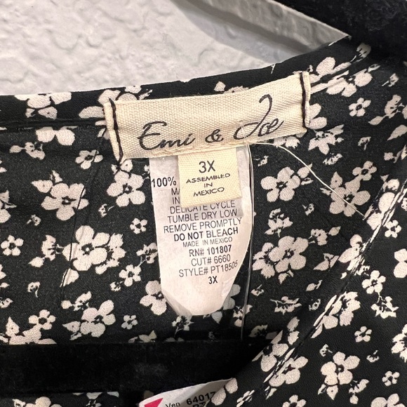 💐Emi & Joe Plus Size Blouse with flared sleeves - Picture 6 of 8